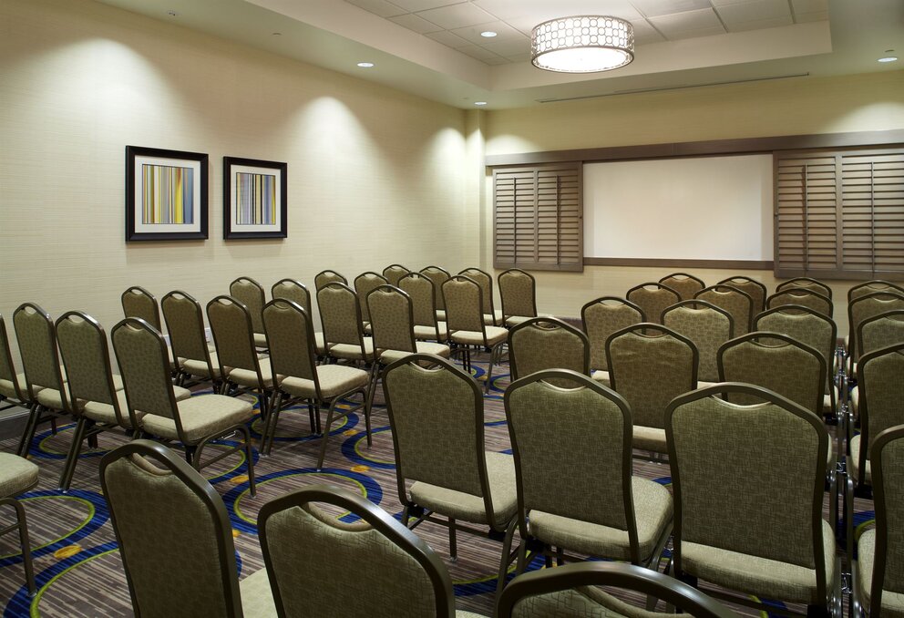 Classroom-style meeting room setup in Texarkana for training sessions and seminars