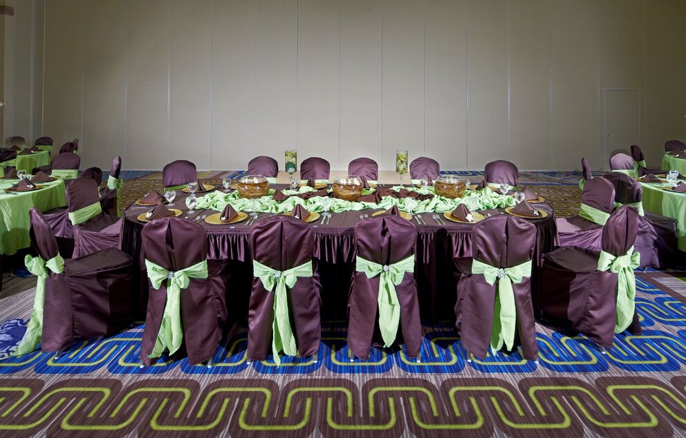 Banquet-style meeting room at Texarkana Convention Center with round tables and seating